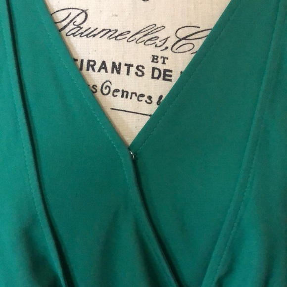 NWOT Monroe And Main Green Layered Crossover Wrap with Tie Flare Sleeve Top - Picture 5 of 8